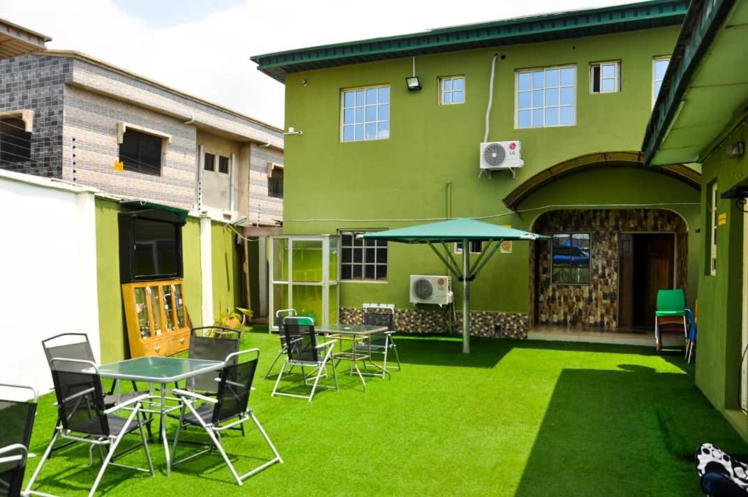 De Staxy Guest House Lagos Exterior photo